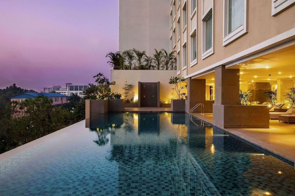 Lemon Tree Premier City Center Pune Esterno foto