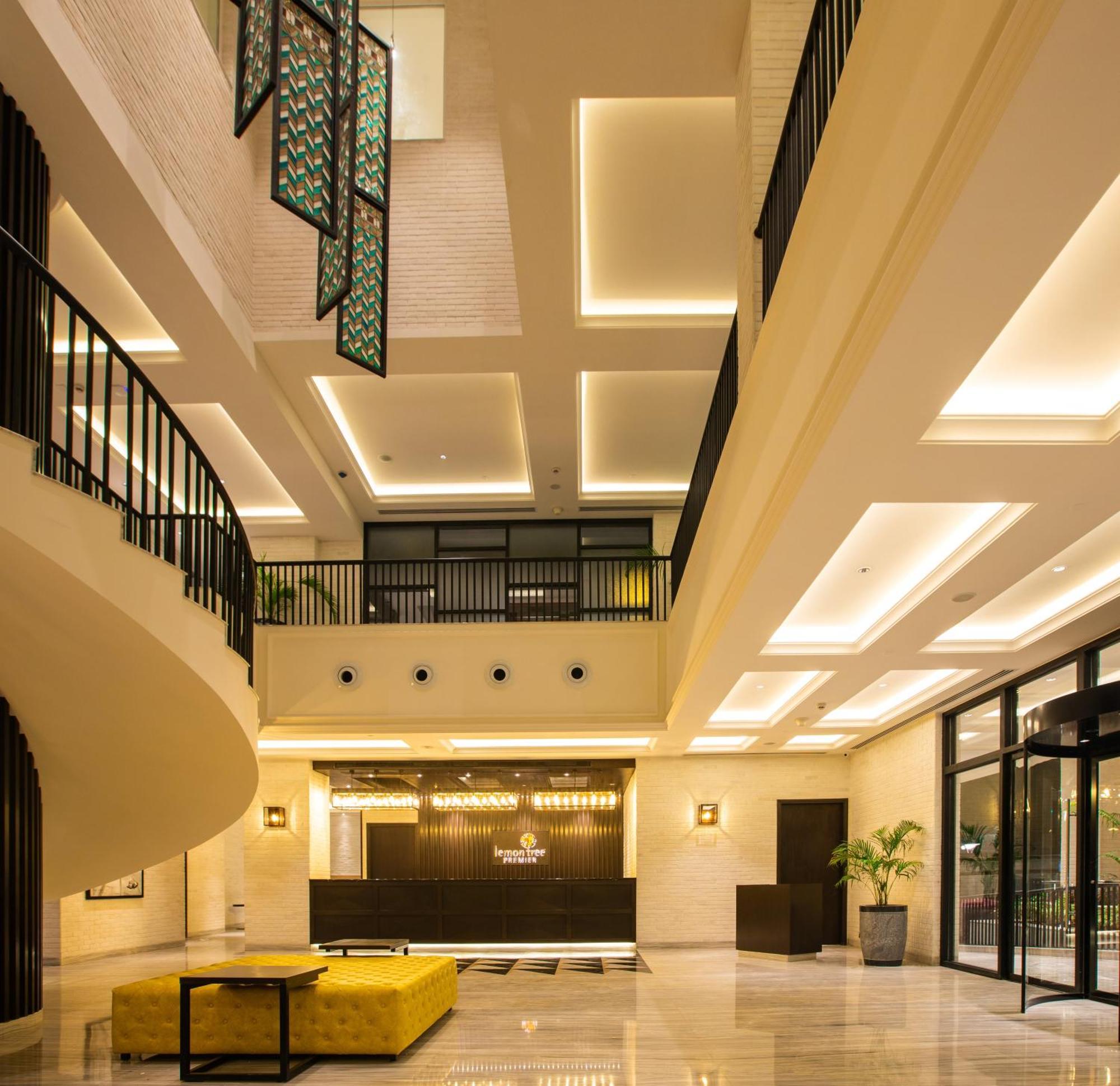 Lemon Tree Premier City Center Pune Esterno foto