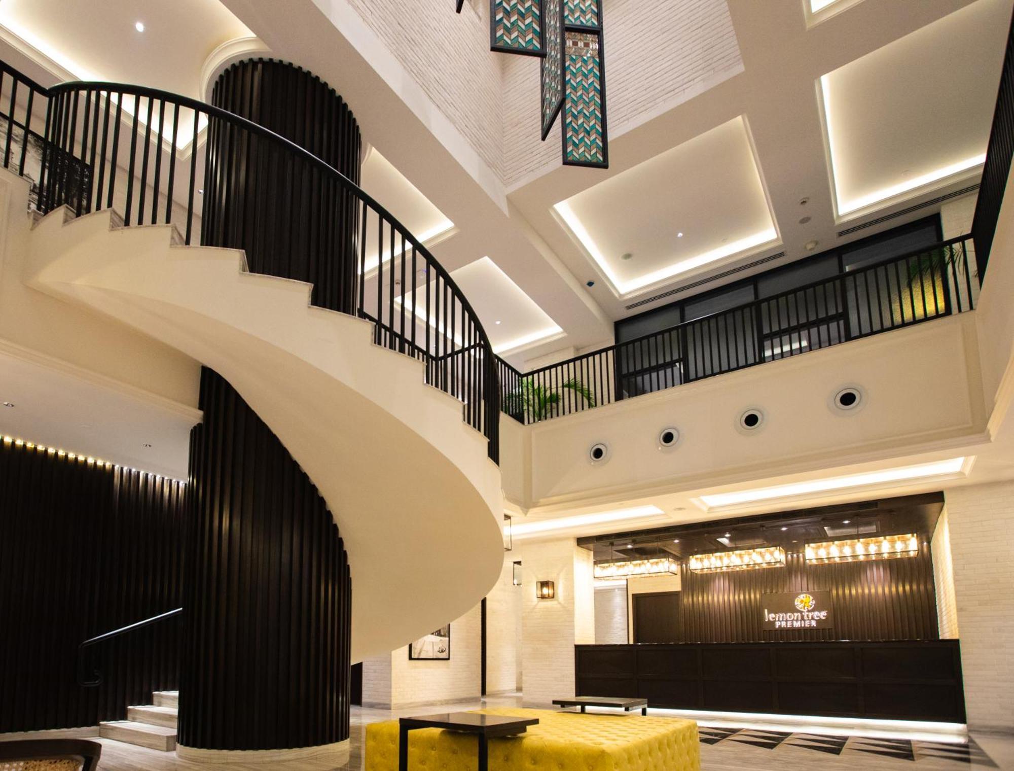 Lemon Tree Premier City Center Pune Esterno foto
